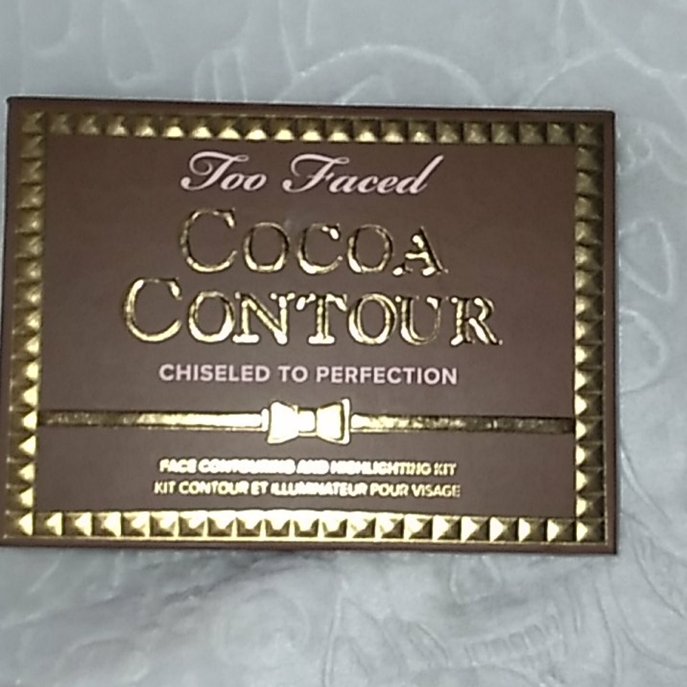 Too Faced face contouring and highlighting kit